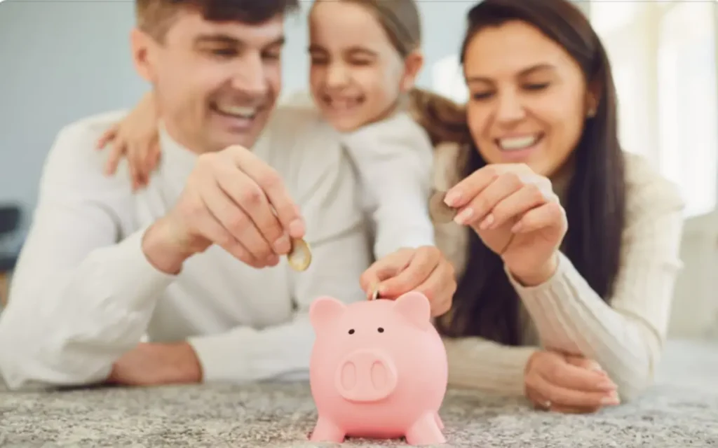 Skarbonka oszczędzanie rodzina canva