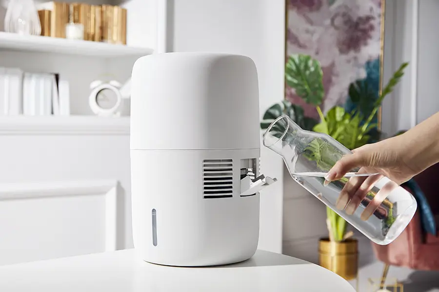 Uzupełnianie wody w nawilżaczu powietrza Klarta Humea WiFi White