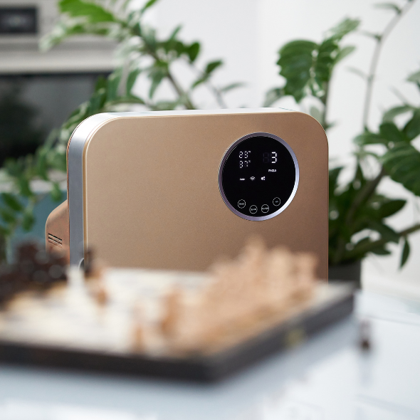 Panel sterowania oczyszczacza powietrza Klarta Forste 4 Gold. Za pomocą przycisku oznaczonego „Ion” możesz wygodnie włączyć lub wyłączyć jonizację plazmową ION Plasma Air. Źródło: Klarta.pl